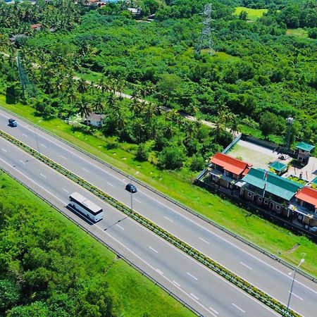 Waasala Transit Hotel Nikawatawana Exterior foto
